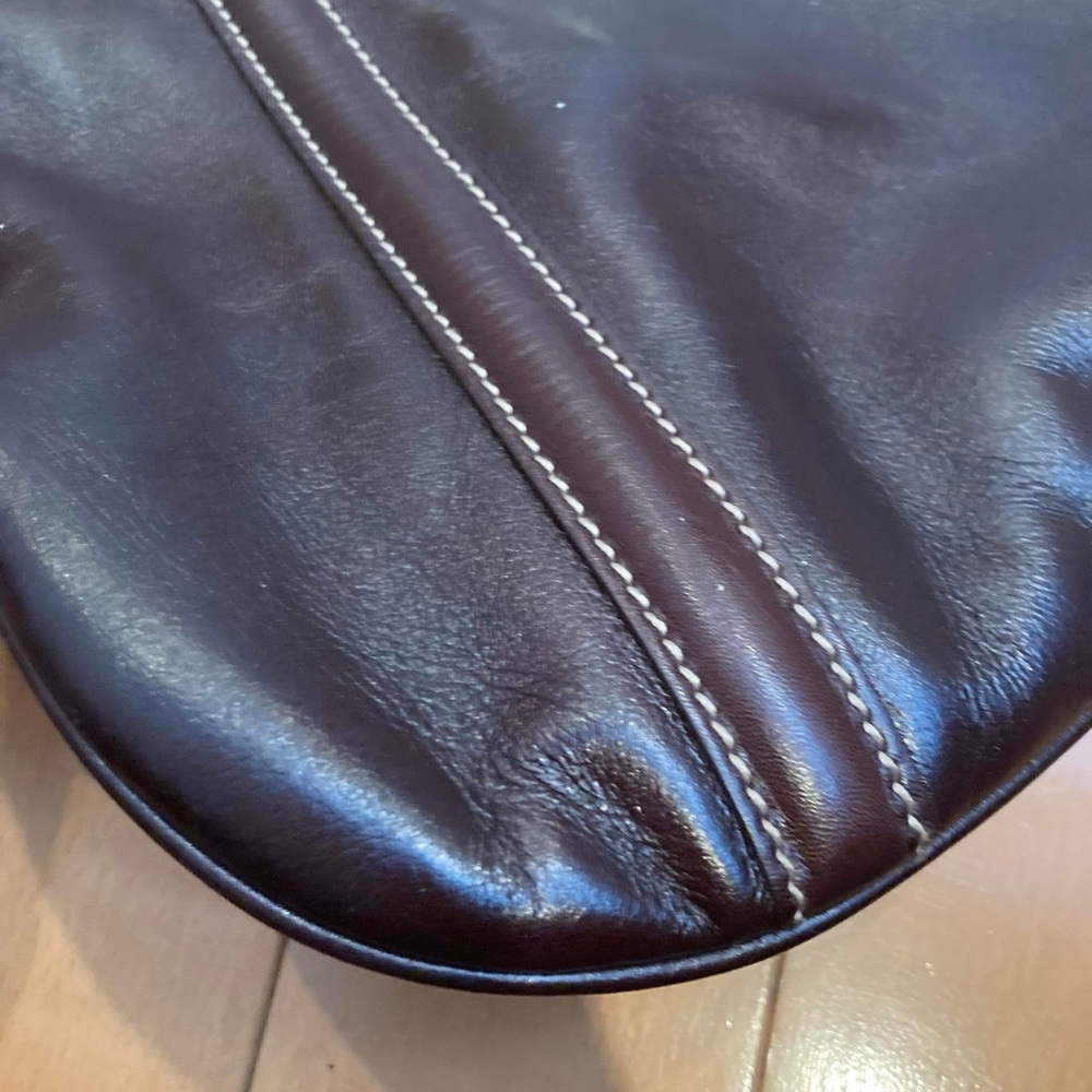 Gucci Dark Brown Shoulder Bag with Iconic Emblem - Picture 4 of 12